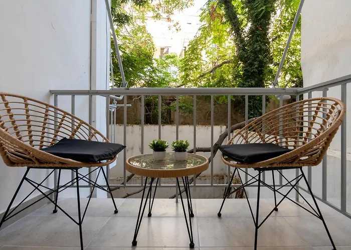 Charming Two Bedrooms Apartment Walk To Acropolis