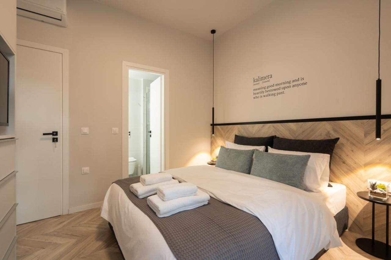Charming Two Bedrooms Walk To Acropolis Apartment *